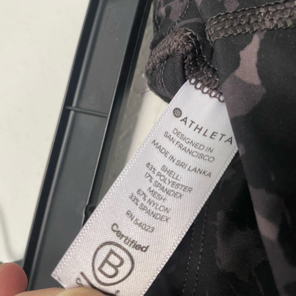 Athleta Velocity Stash Pocket Marble Black 7/8 Tight - Picture 6 of 10